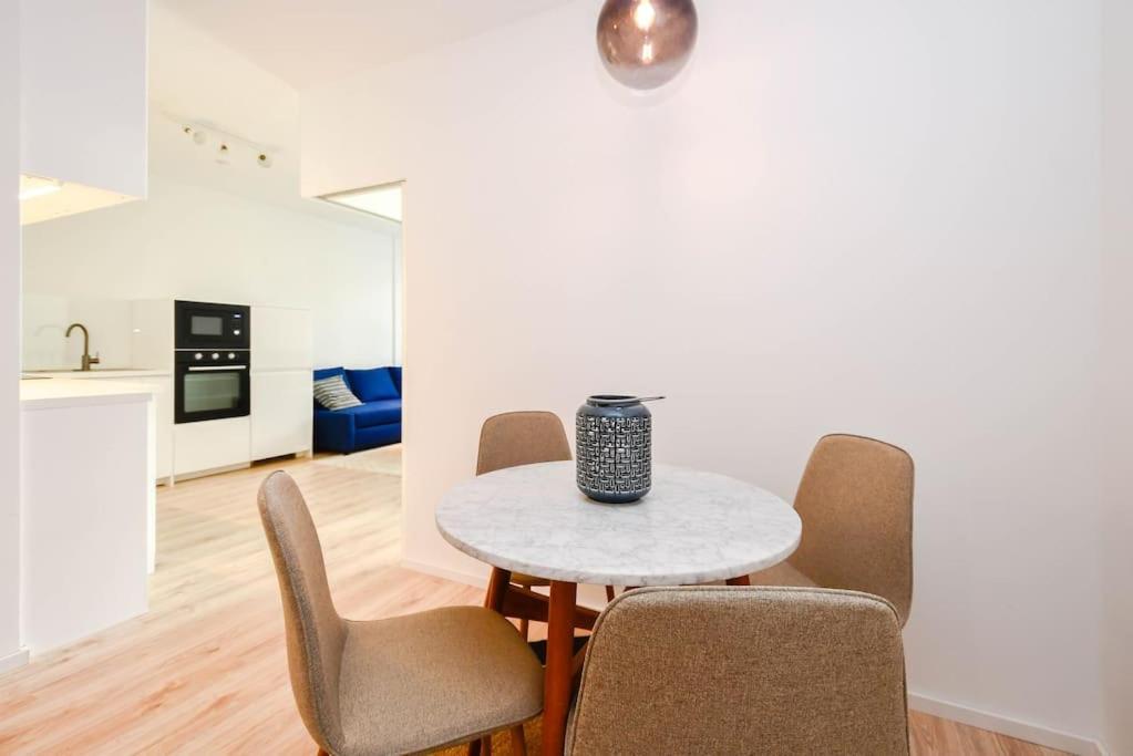 New Modern Apartment In City Center Bratislava Buitenkant foto