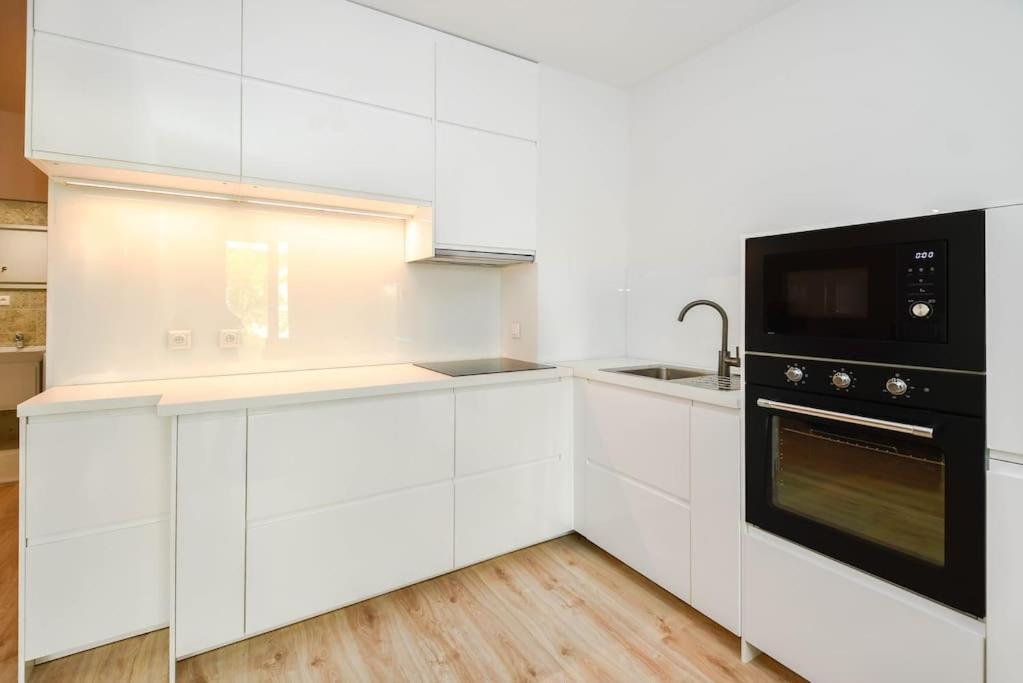 New Modern Apartment In City Center Bratislava Buitenkant foto