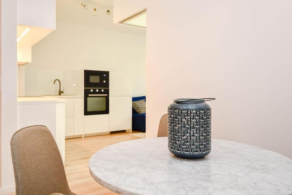 New Modern Apartment In City Center Bratislava Buitenkant foto