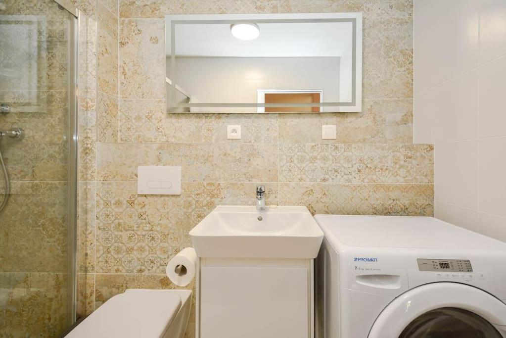 New Modern Apartment In City Center Bratislava Buitenkant foto